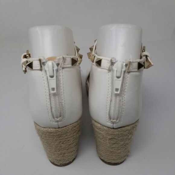 ESPRIT WHITE WEDGE SANDALS SIZE 6.5. PU LEATHER. - Picture 10 of 15